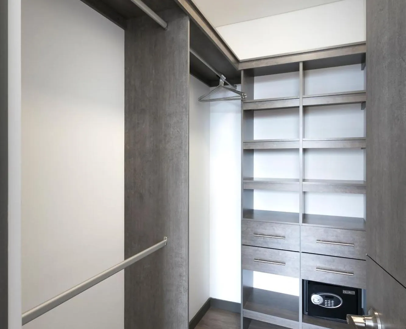 Moderna Y Comoda Suite Gym Y Pool El Poblado 1002 Medellin Apartment
